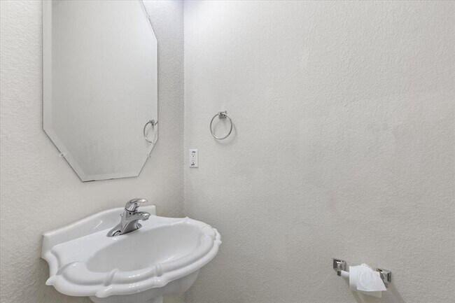 Building Photo - 16100 S Great Oaks Dr