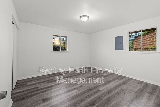 Building Photo - 426 Brookview Dr