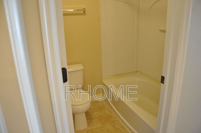 Building Photo - 1705 Westbury Way