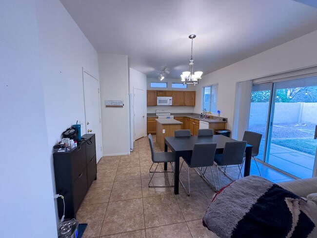 Building Photo - 3 bedroom 2 ba home in Gilbert!