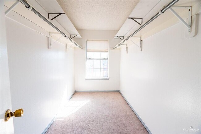 Building Photo - 14 W 40th St