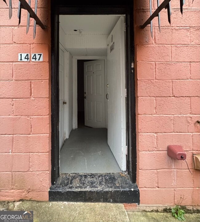 Primary Photo - 1447 Oxford Rd NE