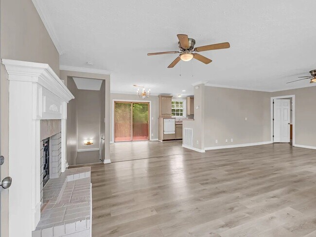 Building Photo - 101 Meadow Ln