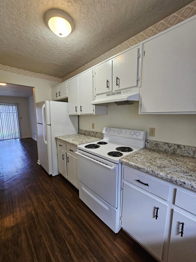 Building Photo - 196 Locke St