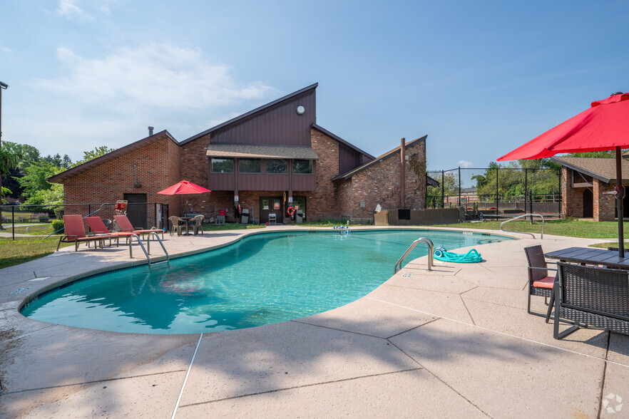 Primary Photo - Williamstowne Senior Apartments