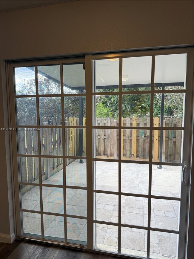 Building Photo - 582 SW 2nd Pl