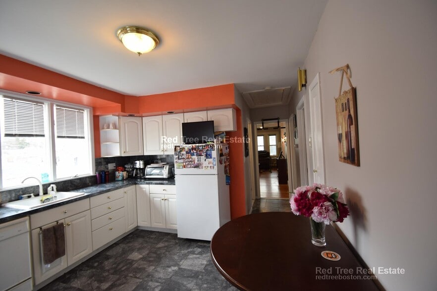 Building Photo - 416 Baker St