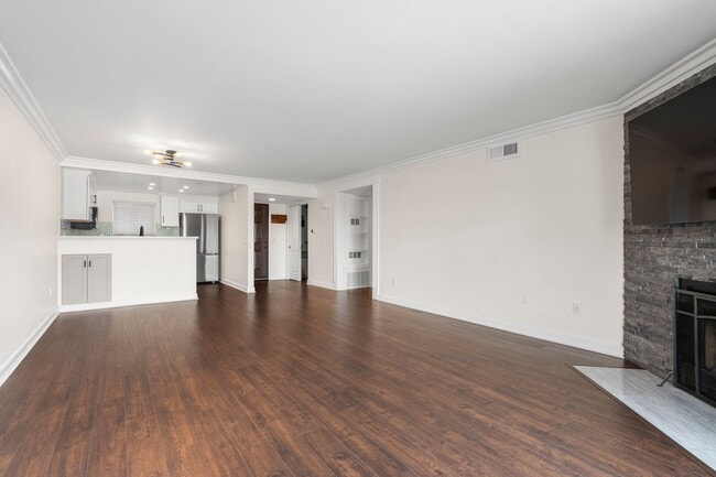 Building Photo - MOVE IN SPECIAL- $500 off First Months Ren...