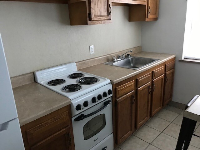 Kitchen - 409 Rohrer St