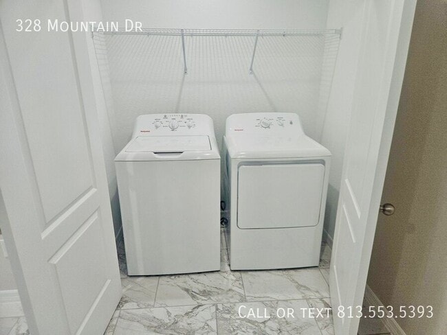 Building Photo - 328 Mountain Dr