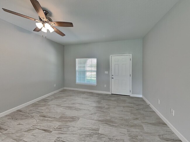 Building Photo - 1002 Dampierre Ct