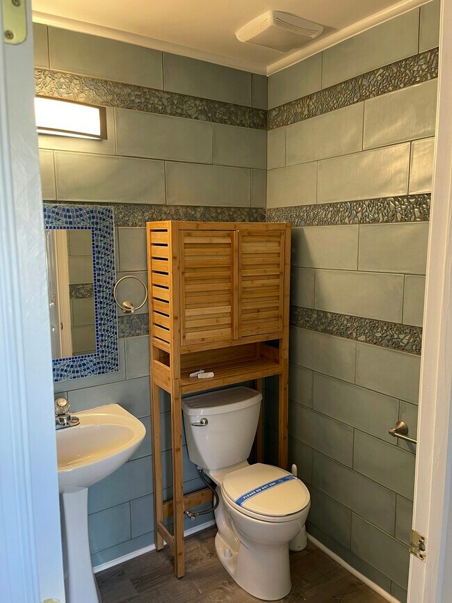 Building Photo - 16933 Toms River Loop