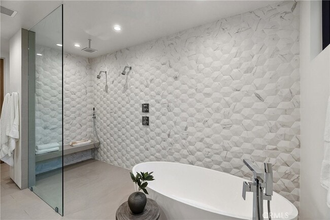 Building Photo - 4242 Vantage Ave