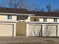 Building Photo - 1704 NW Pine Rd