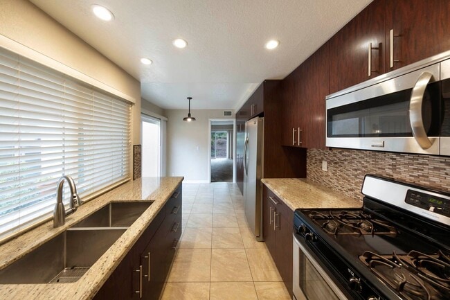 Building Photo - Fully renovated 2 bedroom 2 car garage Townhome