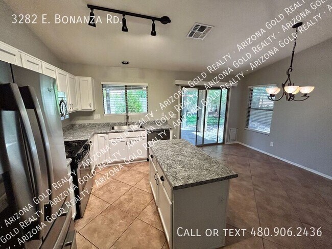 Building Photo - 3282 E Bonanza Rd