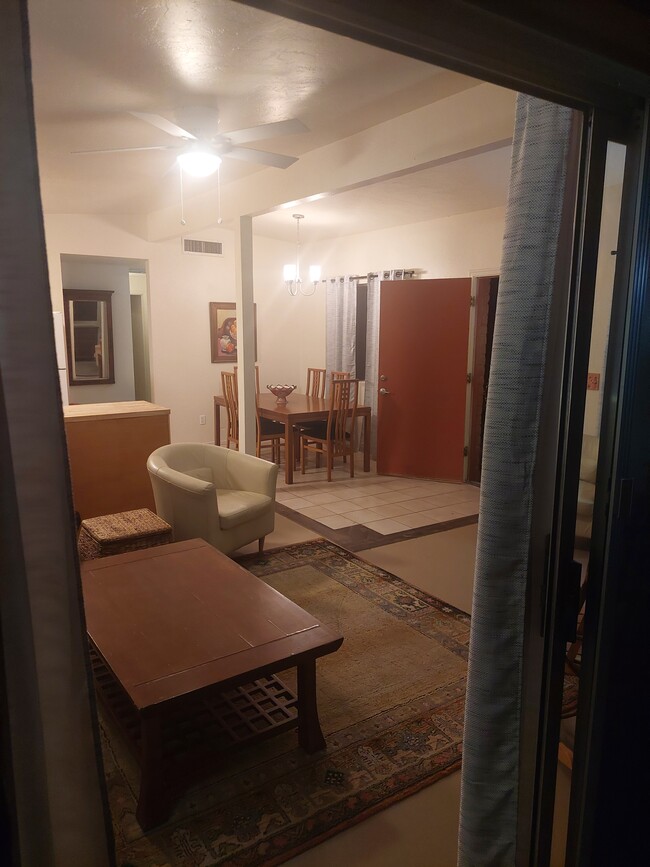 Building Photo - 9141 N Overlook Dr