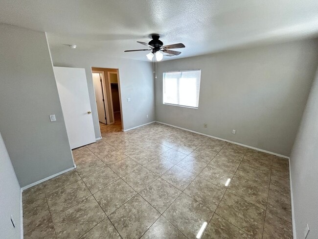 Building Photo - Charming 3 Bed/3Bath, 2-Story Home nestled...