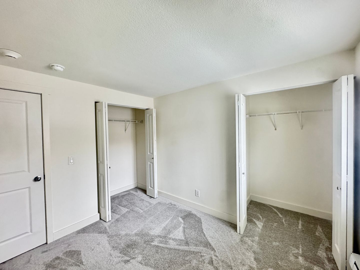 Building Photo - Redmond Townhouse