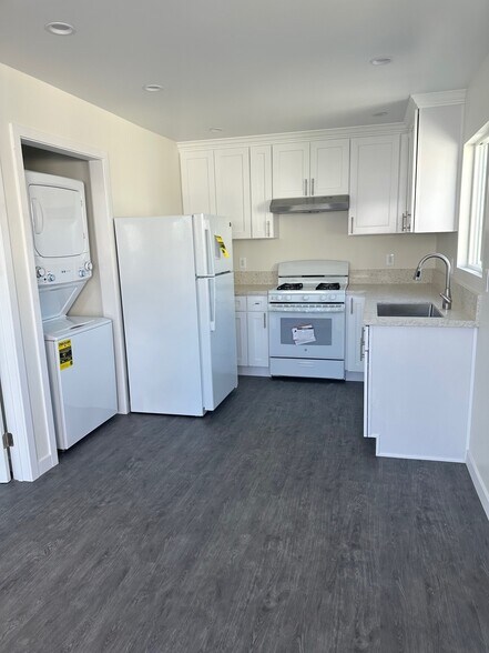 kitchen - 946 E 105th St