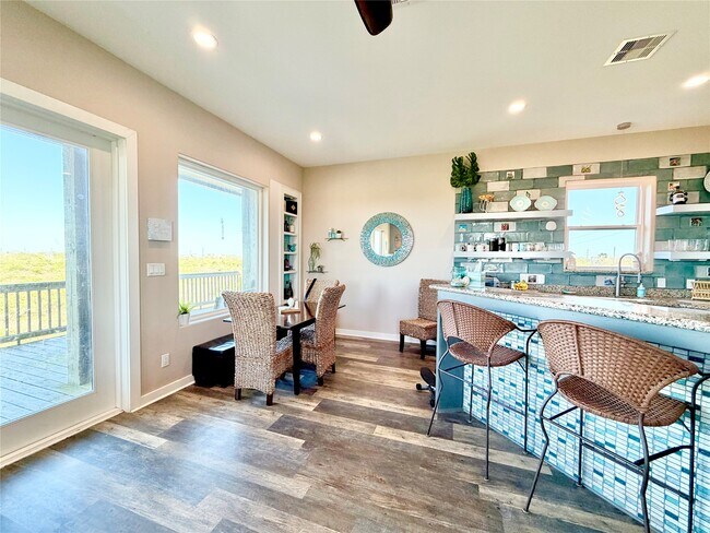 Building Photo - 1051 Honeysuckle