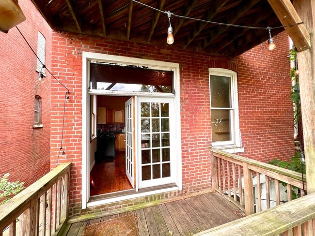 Building Photo - 5735 Howe St