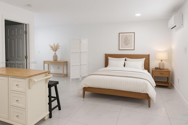 Building Photo - 670X SW 28th Terrace