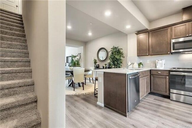 Building Photo - Sunrise TOWN HOME 2BDR 2.5BATH W/ 2 CAR GA...