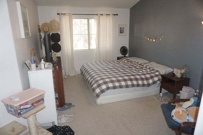 Building Photo - Stunning 2 Bed 2 Bath Tustin Condo with So...