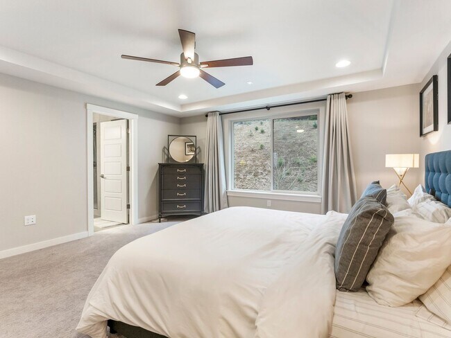 Building Photo - Stunning 4 Bed/2.5 Bath Modern Farmhouse in Scouters Mountain - HV