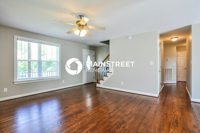Building Photo - 4 Bedroom Pet-Friendly Home in Smithfield, NC with Main Street Renewal