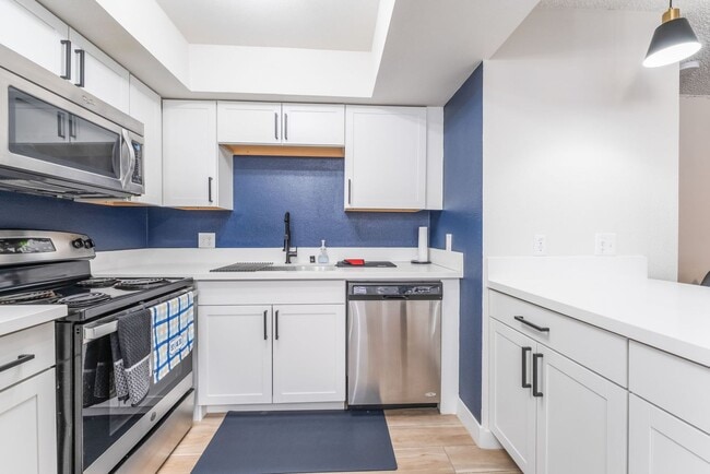 Building Photo - Modern Condo Living in Summerlin!