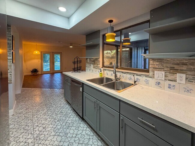 Building Photo - Pet Friendly 3BR/2BA House in Desirable Turkey Creek