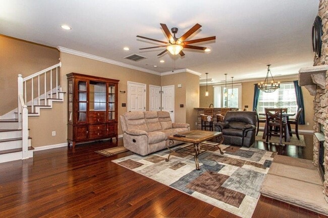 Building Photo - Farragut 37934 -  3 bedroom, 2.5 bath home  - Call or text Susan Niedergeses (865) 300-4722