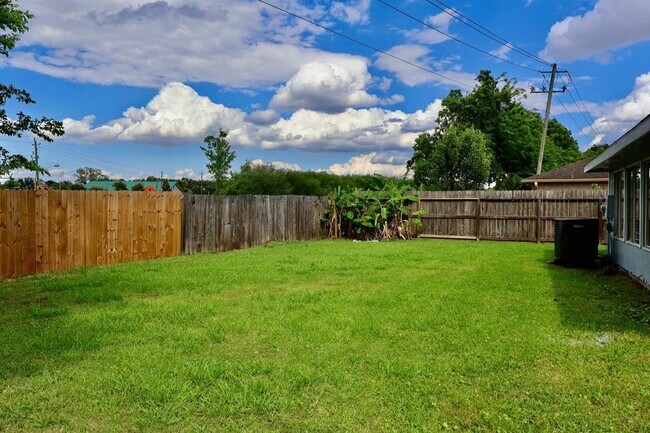 Building Photo - 14054 Bell Towne Dr