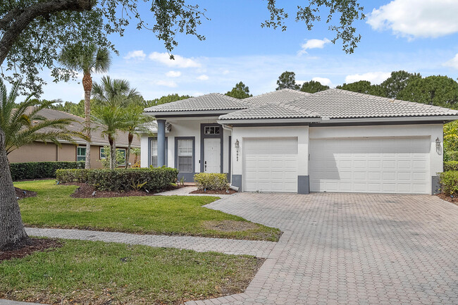 Building Photo - 4642 SW Hammock Creek Dr