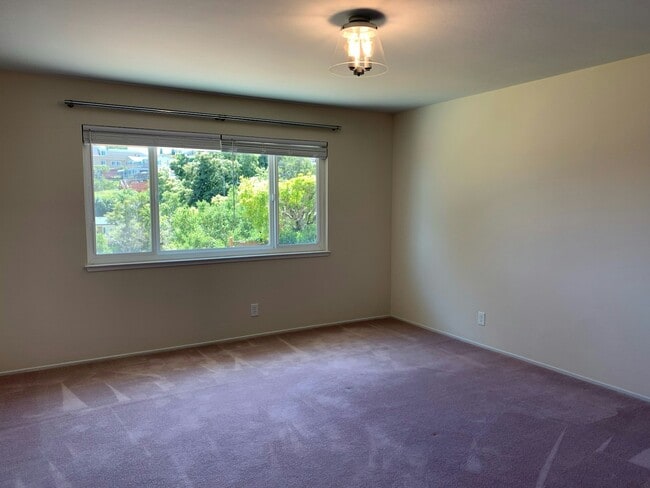 Building Photo - 321 Arguello Dr