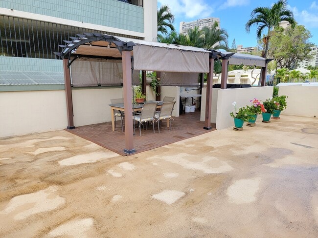 Building Photo - 2444 Hihiwai St