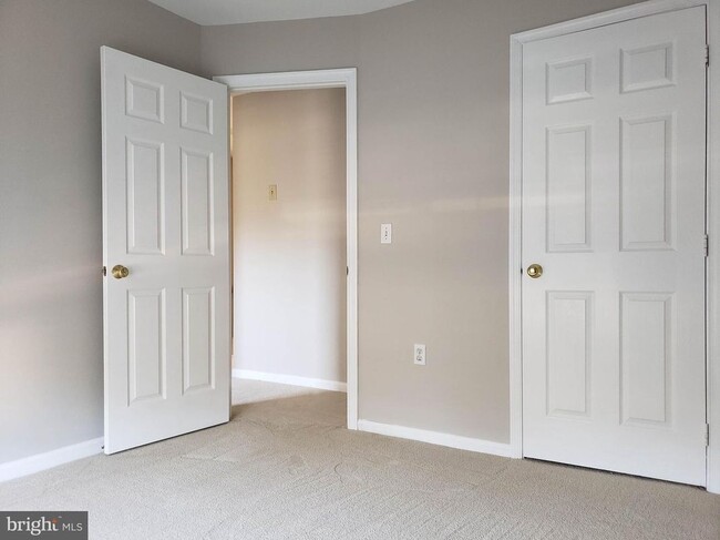 Building Photo - 2203 Montauk Dr