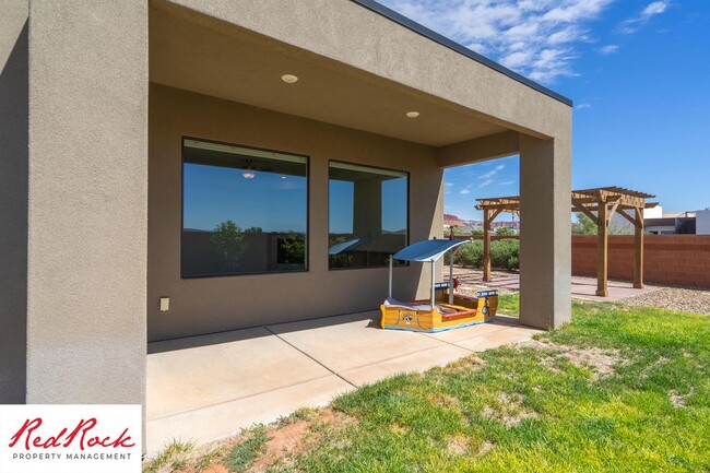 Building Photo - DOG FRIENDLY 4-Bedroom Modern Desert Home ...