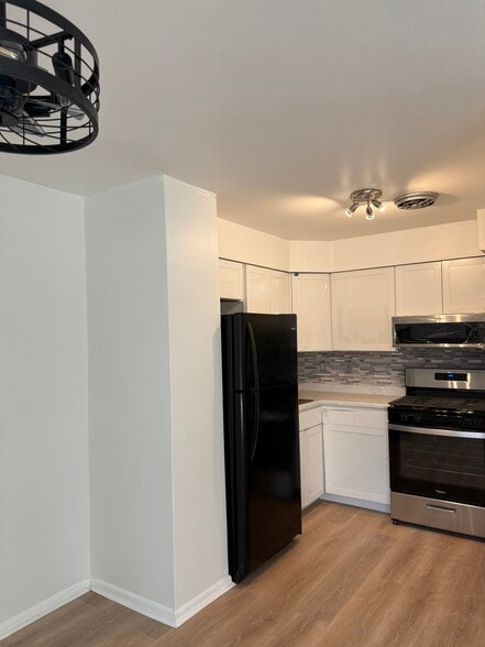 Neutral Kitchen - 4071 Balwynne Park Rd
