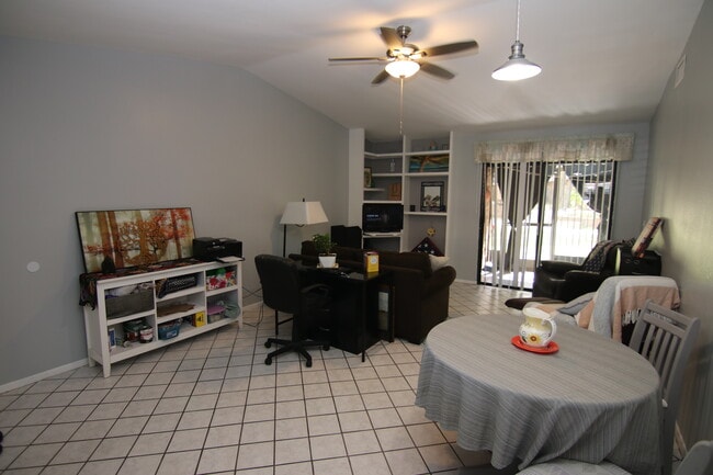 Building Photo - 1819 Foxhall Cir
