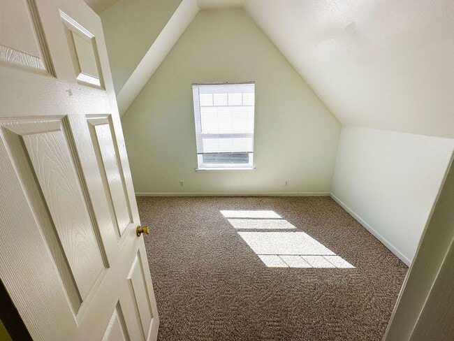 Building Photo - Two Story Custom Home in Arcata!