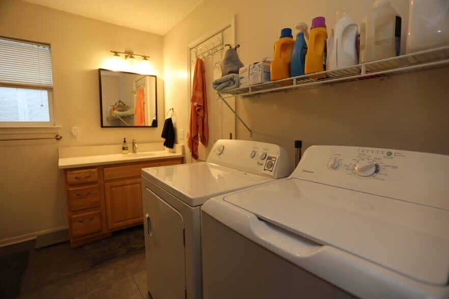 Building Photo - 808 Greene St