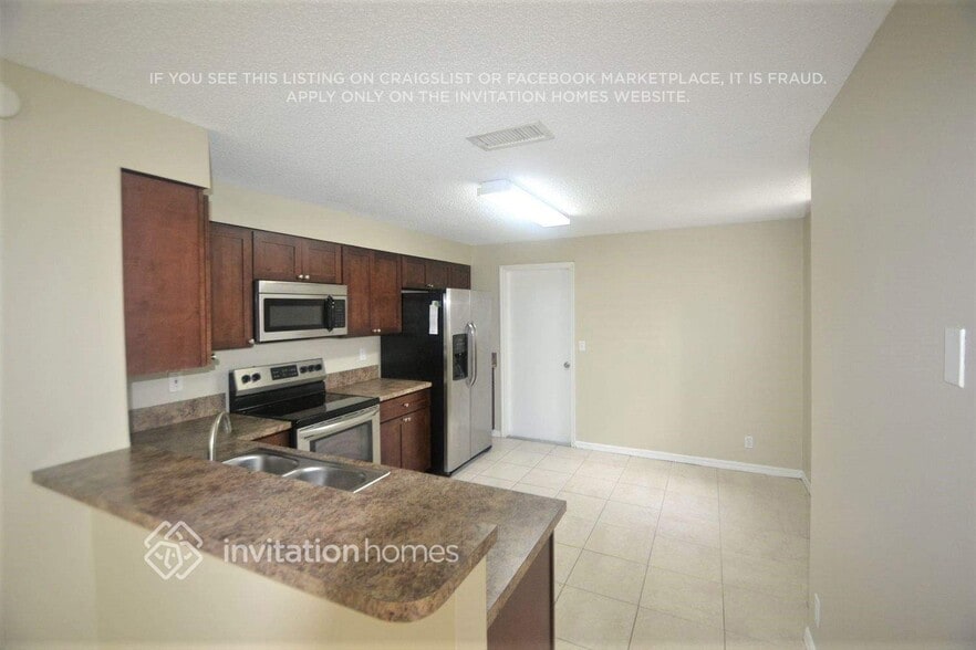 Building Photo - 1136 Sorrento Dr