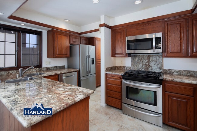 Building Photo - 8668 Villa La Jolla Dr