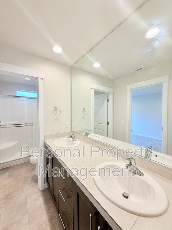 Building Photo - 18010 NE 47th Ave