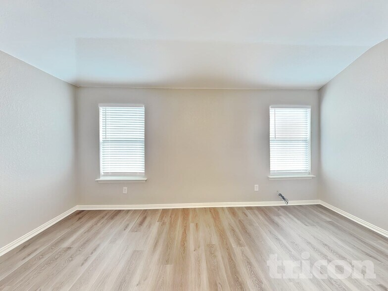 Building Photo - 1810 Millbrook Dr