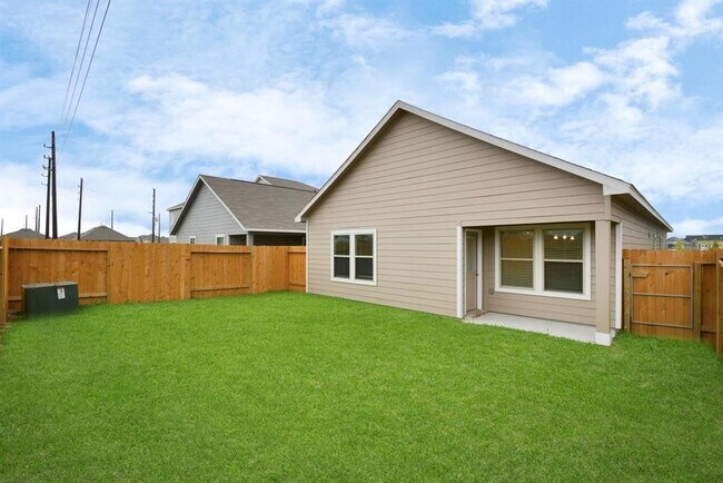 Building Photo - 6927 Escondido Dr