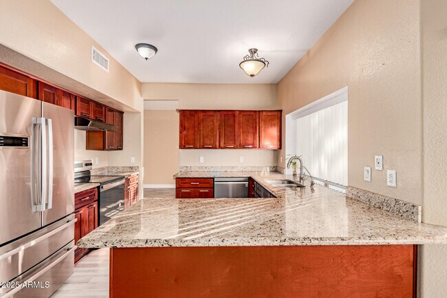 Building Photo - 1110 N Aspen Dr